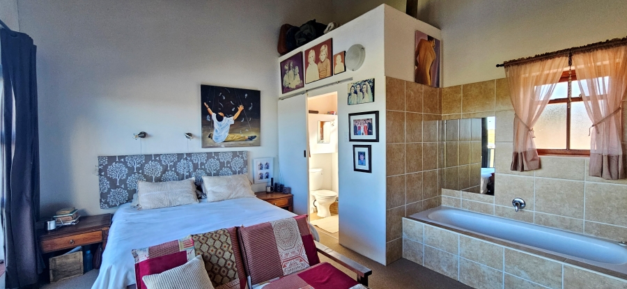 5 Bedroom Property for Sale in Stilbaai Oos Western Cape
